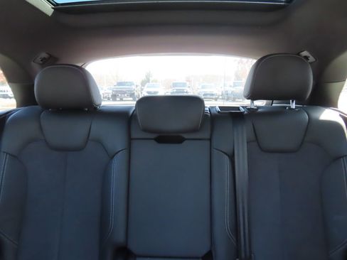 Used 2023 Audi SQ5 Premium w/ Convenience Package image 40