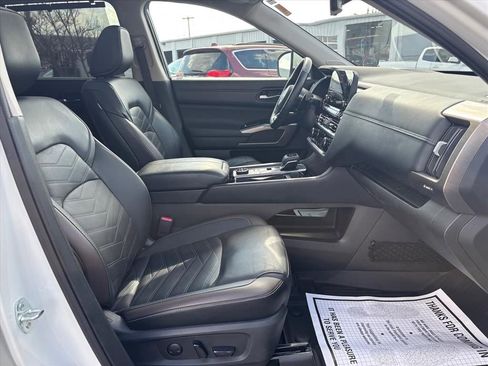 Used 2024 Nissan Pathfinder Platinum w/ Cargo Package image 16