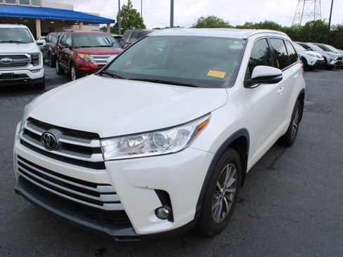 Used 2018 Toyota Highlander XLE AWD/4WD image 17