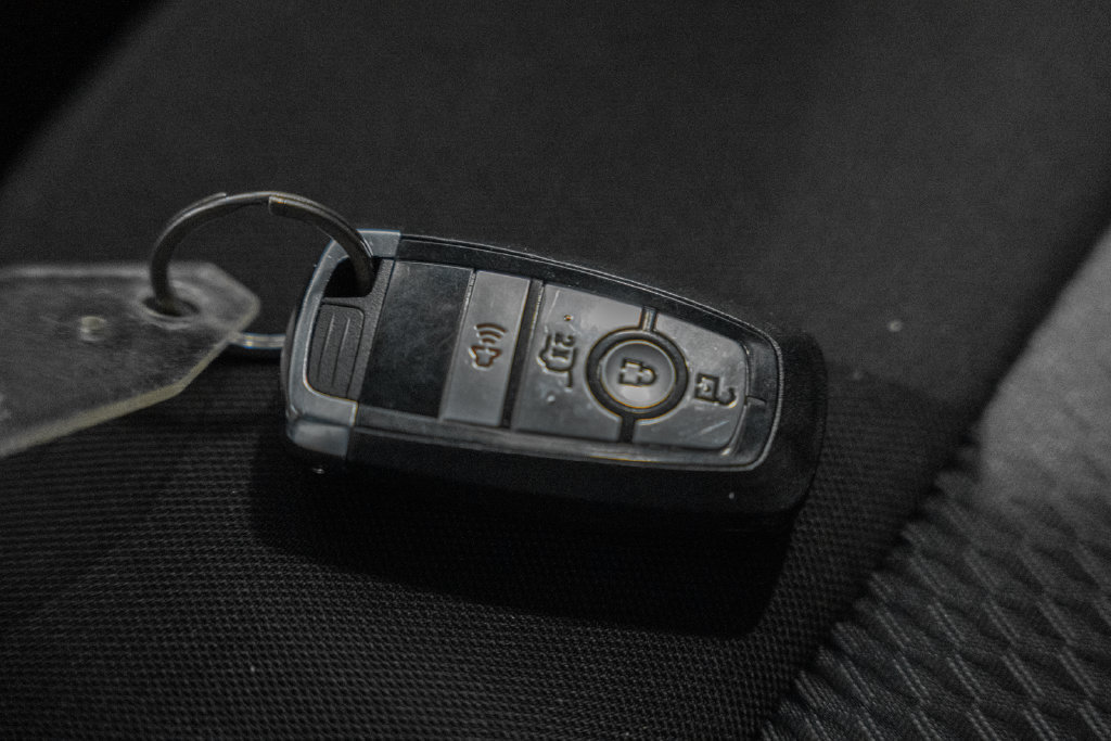 Used 2023 Ford Explorer XLT AWD/4WD image 36