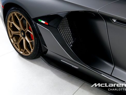 Used 2020 Lamborghini Aventador SVJ AWD/4WD image 37