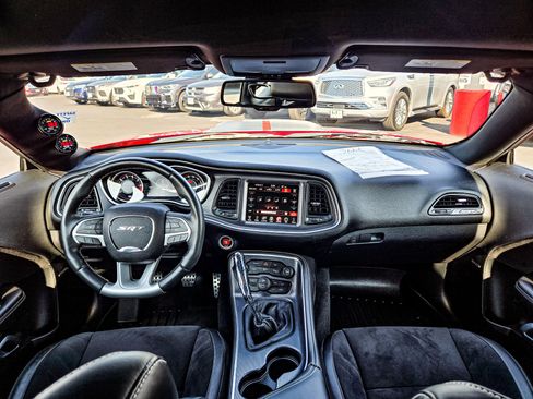 Used 2015 Dodge Challenger SRT w/ Technology Group image 15