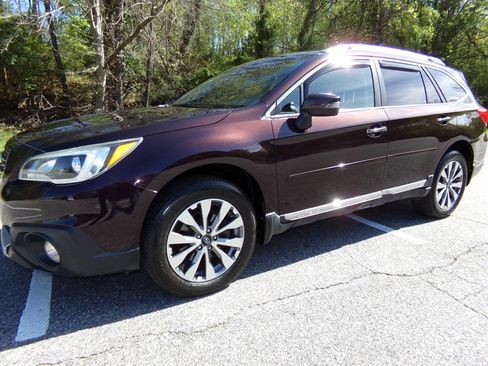 Used 2017 Subaru Outback 2.5i Touring image 1