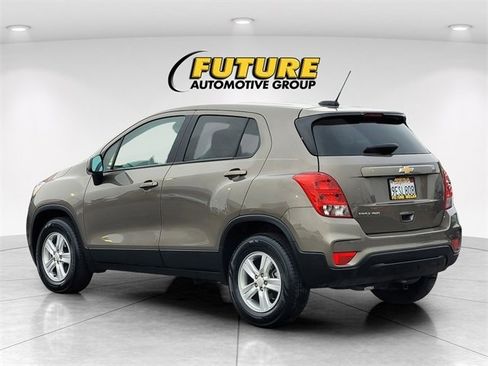 Used 2022 Chevrolet Trax LS w/ Tint and Cruise Package image 9