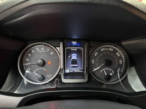 Used 2017 Toyota Tacoma TRD Sport AWD/4WD image 19