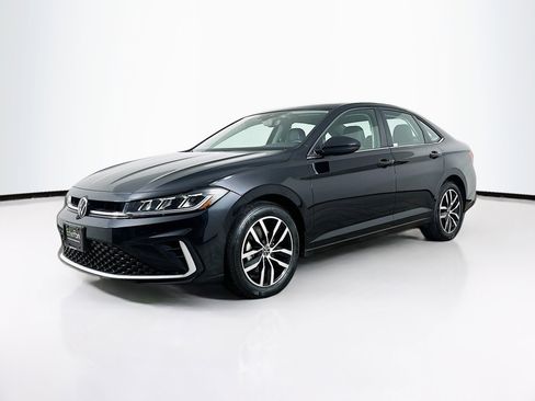 Used 2025 Volkswagen Jetta SE FWD image 3
