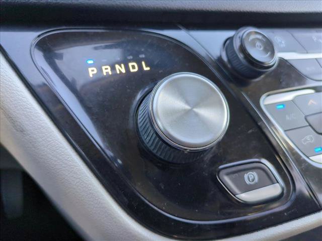 Used 2020 Chrysler Pacifica Touring-L FWD image 12