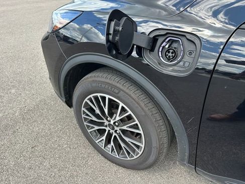 Used 2023 Ford Escape SE image 8