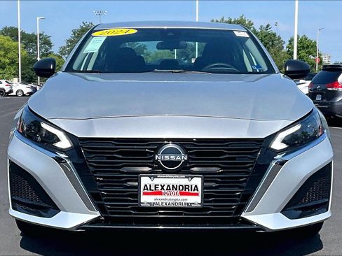 Used 2024 Nissan Altima 2.5 SV AWD/4WD image 3