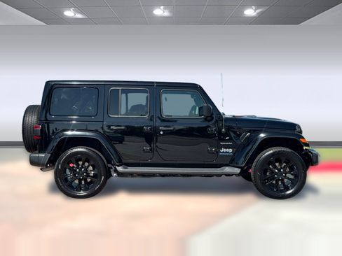 Used 2023 Jeep Wrangler Unlimited Sahara AWD/4WD image 7