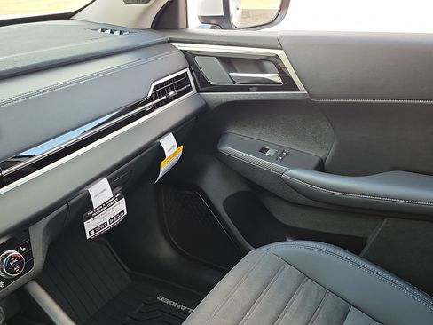 New 2026 Mitsubishi Outlander SE image 26
