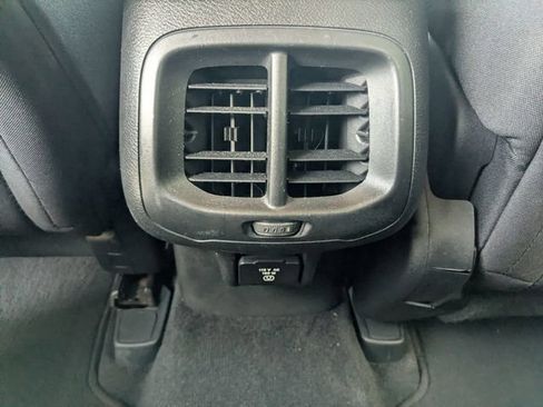 Used 2015 Jeep Cherokee Latitude AWD/4WD image 17