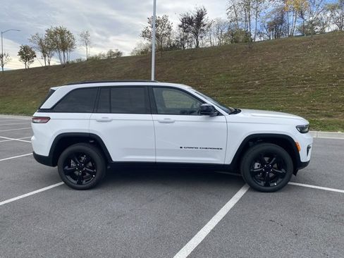 New 2025 Jeep Grand Cherokee Limited image 9