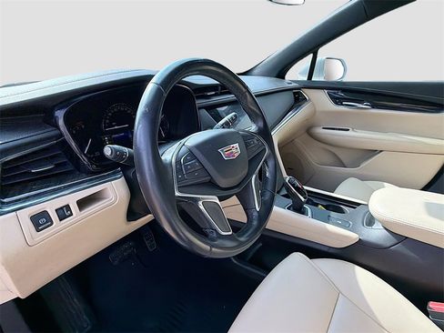 Used 2019 Cadillac XT5 FWD image 11
