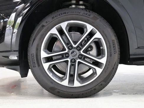 Used 2025 Audi Q5 Premium Plus AWD/4WD image 11