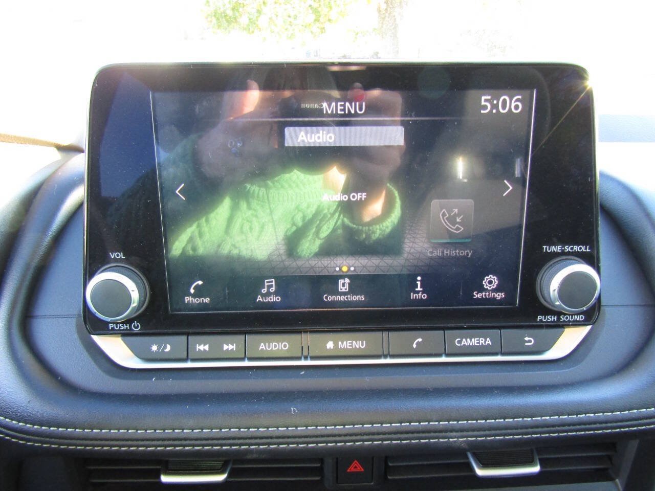 Used 2023 Nissan Rogue S AWD/4WD image 9