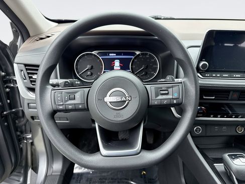 Used 2023 Nissan Rogue SV image 12