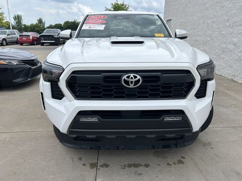 Certified 2025 Toyota Tacoma TRD Sport AWD/4WD image 3