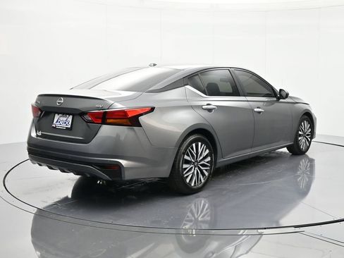 Used 2023 Nissan Altima 2.5 SV FWD image 5