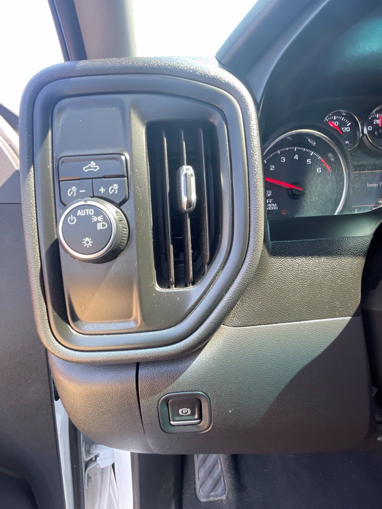 Used 2022 Chevrolet Silverado 1500 Custom w/ Safety Confidence Package RWD image 12