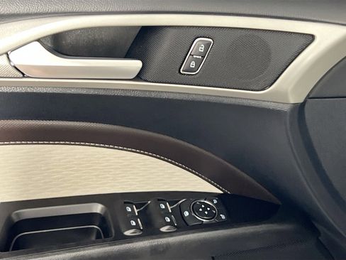 Used 2020 Ford Fusion SE w/ Equipment Group 151A image 16