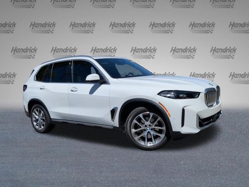 Used 2024 BMW X5 xDrive40i w/ Parking Assistance Package AWD/4WD image 2