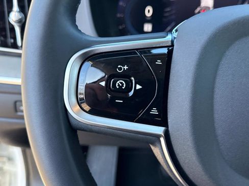 Certified 2025 Volvo XC60 B5 Plus image 30