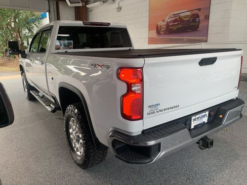 Used 2023 Chevrolet Silverado 2500 LTZ AWD/4WD image 7