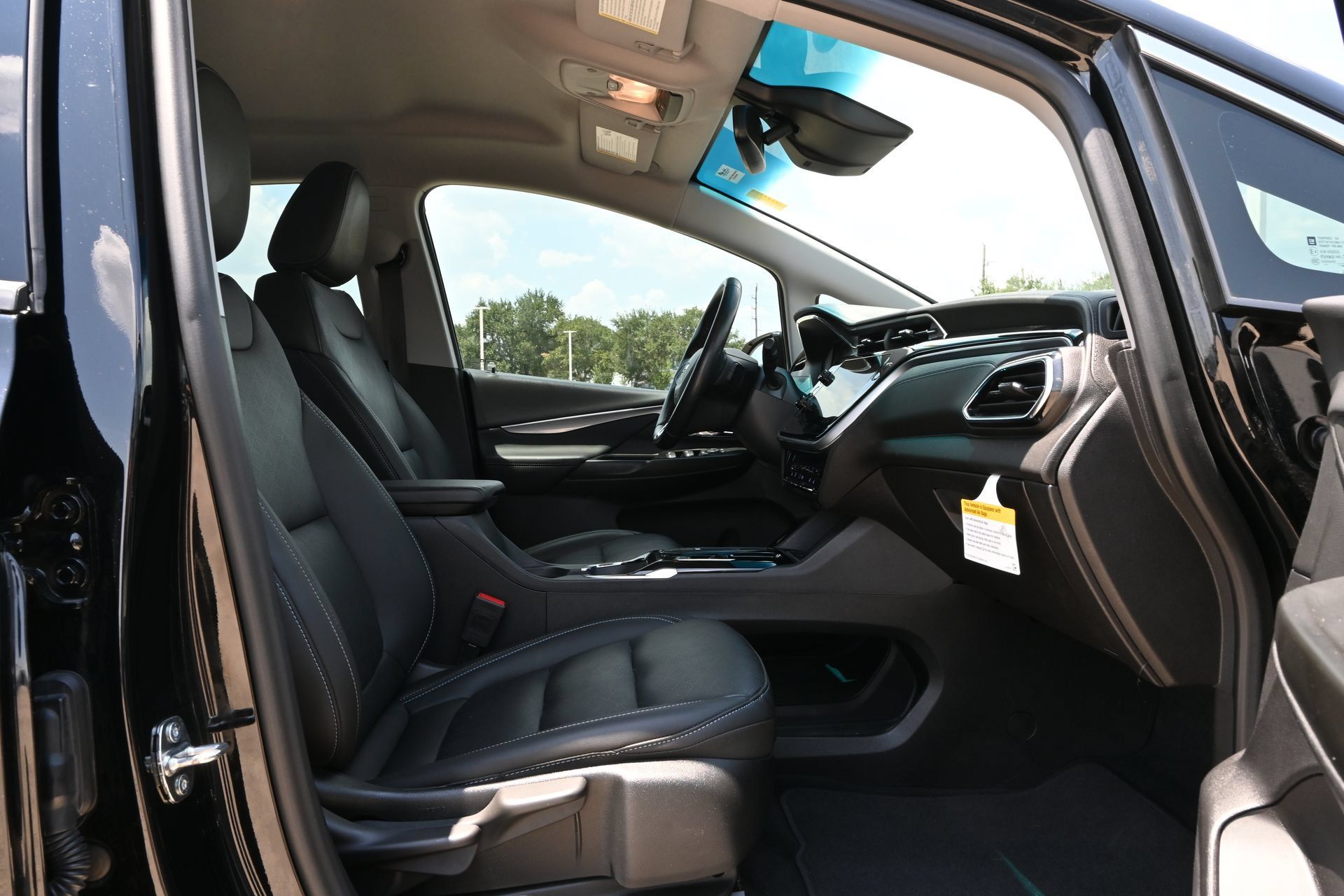 Used 2023 Chevrolet Bolt LT w/ Infotainment Package FWD image 26