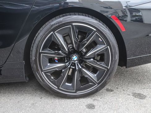 Used 2026 BMW i7 xDrive60 w/ Premium Package AWD/4WD image 8