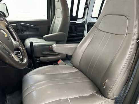 Used 2018 Chevrolet Express 2500 w/ Driver Convenience Package image 10