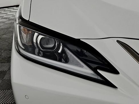 Certified 2022 Lexus ES 300h F Sport image 10