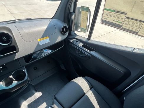 New 2025 Mercedes-Benz Sprinter 2500 image 27