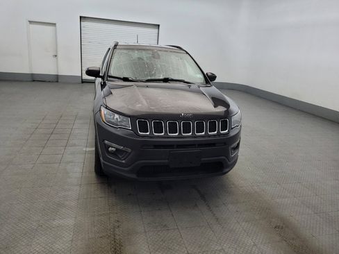Used 2017 Jeep Compass Latitude w/ Popular Equipment Group AWD/4WD image 14
