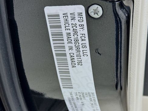 Used 2024 Chrysler Pacifica Touring-L FWD image 43