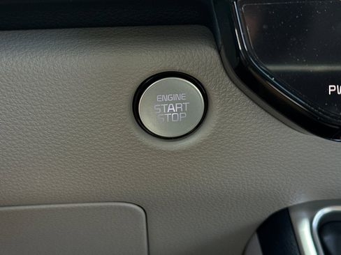 Used 2026 Kia Carnival EX image 25