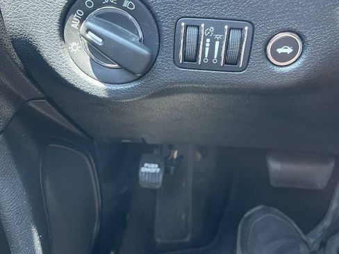 Used 2017 Chrysler 300 Limited RWD image 15