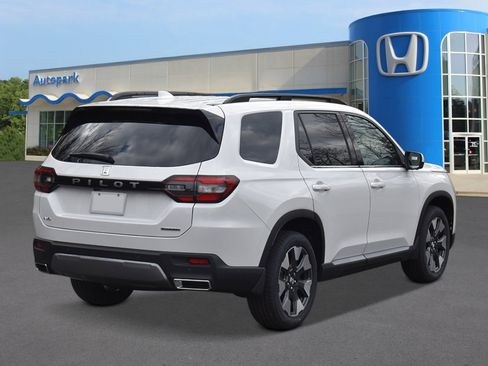 New 2026 Honda Pilot Touring image 5
