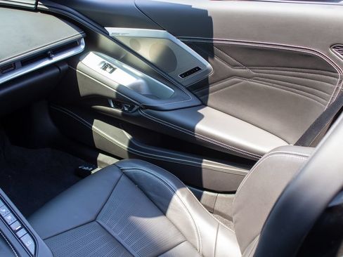 Used 2025 Chevrolet Corvette Z06 RWD image 18