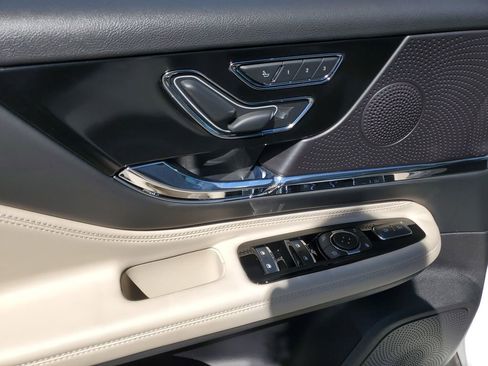 New 2026 Lincoln Corsair Grand Touring AWD/4WD image 18
