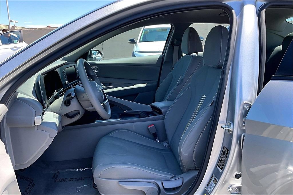 Certified 2022 Hyundai Elantra SEL FWD image 15