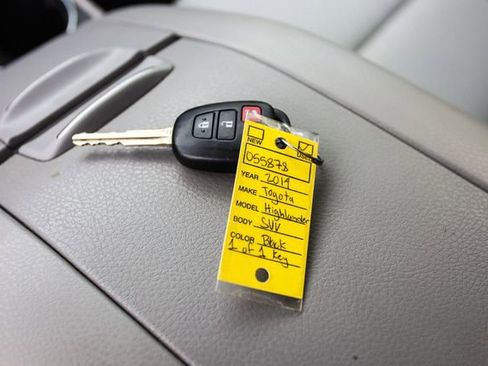 Used 2014 Toyota Highlander LE image 60