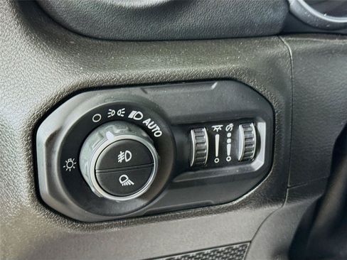 Used 2020 Jeep Gladiator Overland AWD/4WD image 14