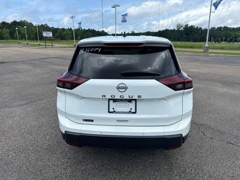 Used 2024 Nissan Rogue S FWD image 6