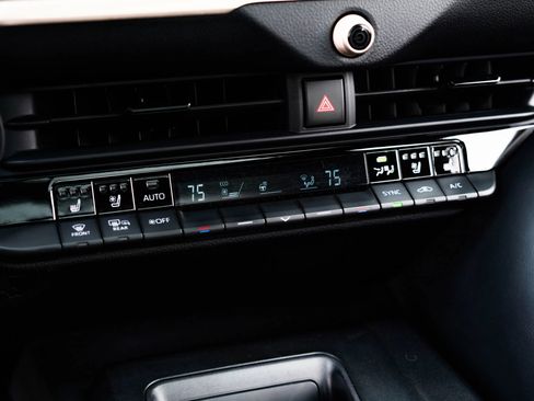 Used 2023 Toyota Crown Platinum image 22