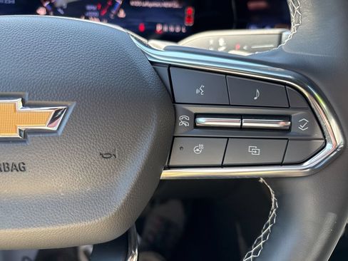 Used 2024 Chevrolet Traverse LT FWD image 23