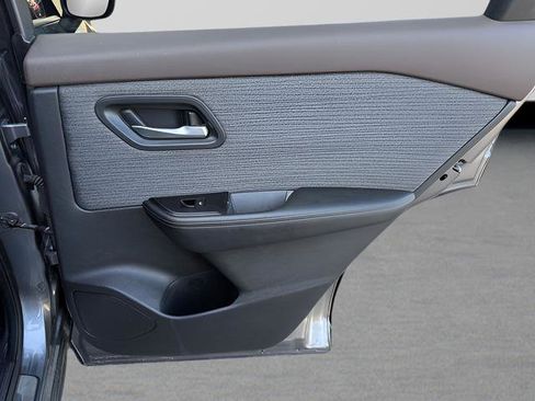 Used 2022 Nissan Rogue SV image 28