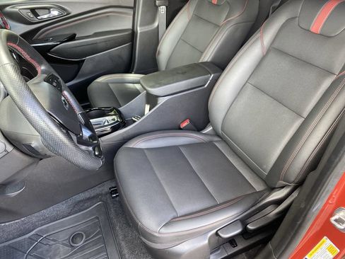 Used 2024 Chevrolet Trax RS w/ Sunroof Package FWD image 11