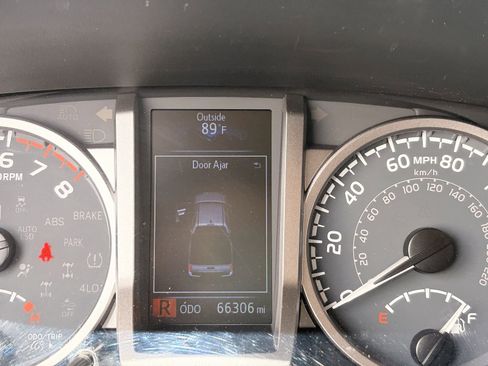Used 2020 Toyota Tacoma SR5 AWD/4WD image 30
