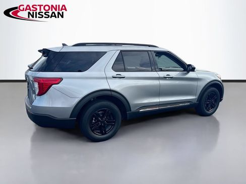 Used 2023 Ford Explorer XLT AWD/4WD image 9